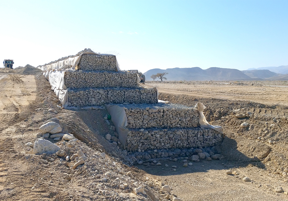Protection embankment against floods -"Ramon" airport, Timna